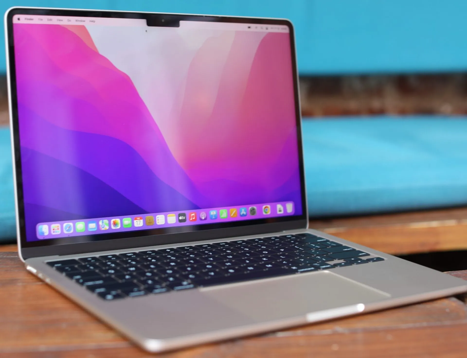 Apple Macbook Air M2 - Thiết kế mới tinh tế, hiệu năng khoẻ mạnh hơn dòng M1